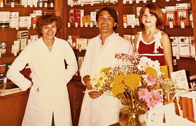 In der Apotheke finden sich zahlreiche Fotos aus vergangenen Zeiten wie dieses hier.<span class='image-autor'>Foto: &nbsp;</span>