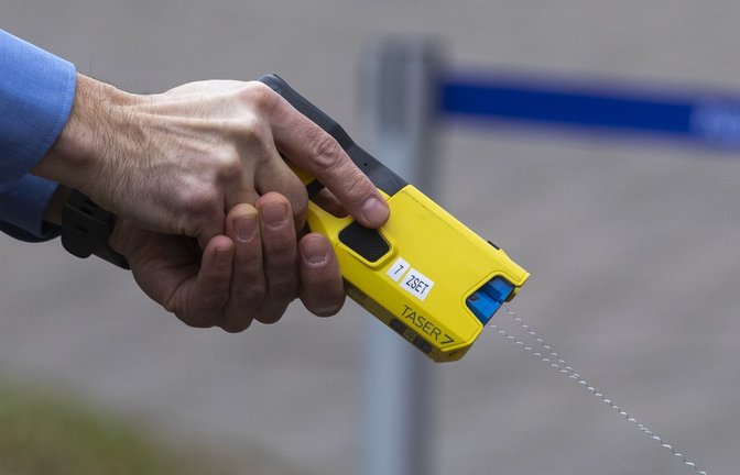 Alternative zur Dienstpistole: Elektro-Taser<span class='image-autor'>Foto: picture alliance/dpa</span>