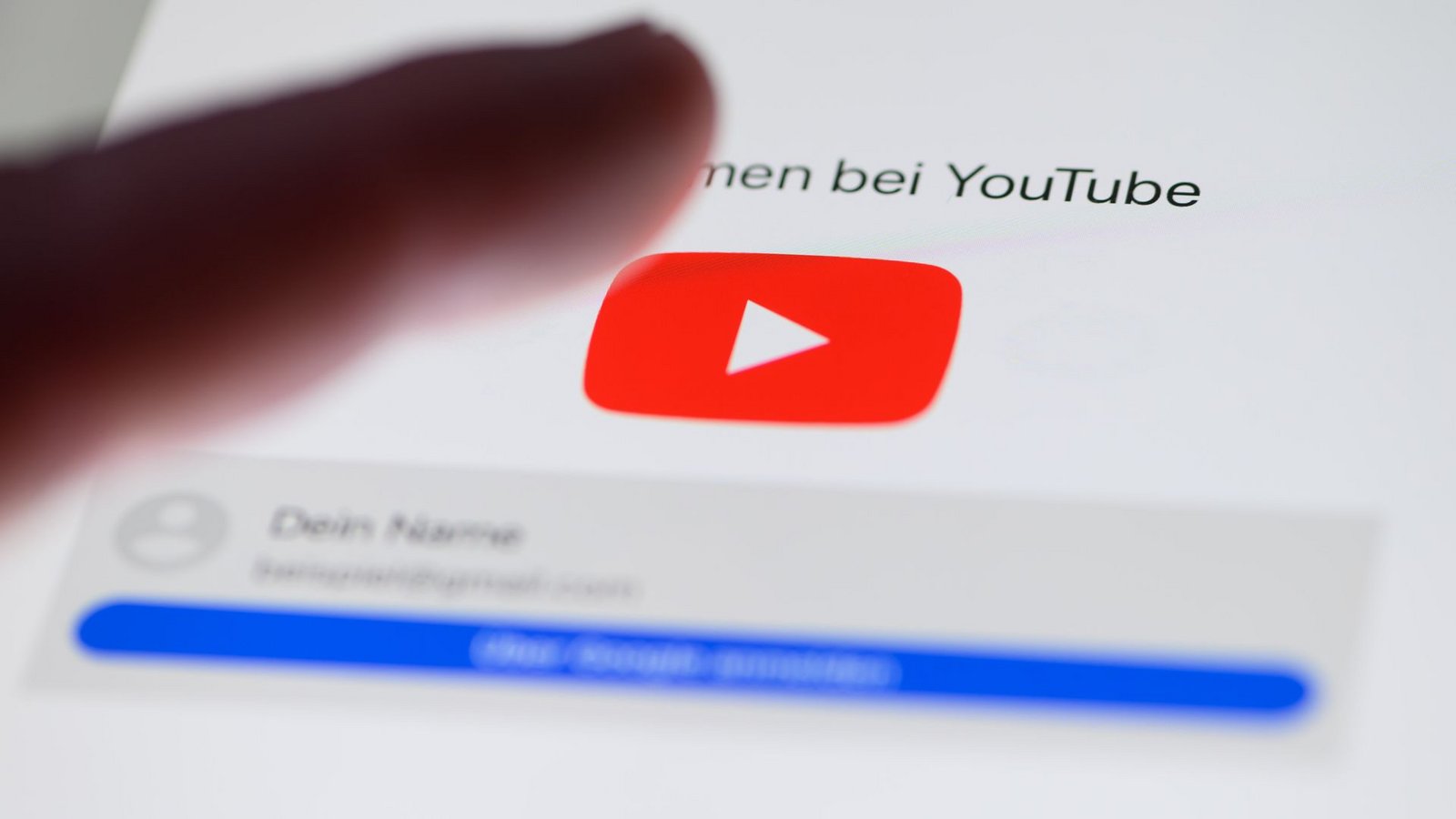 Autoren von Youtube-Videos bekommen Zugang zu neuen KI-Werkzeugen. (Illustration)Foto: Robert Michael/dpa