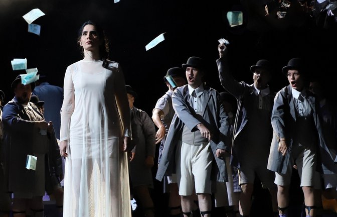 Hauptdarstellerin Stamatia Gerothanasi überzeugte stimmlich voll und ganz, vieles andere an der „La Traviata“-Aufführung nicht. <span class='image-autor'>Foto: Haymann</span>