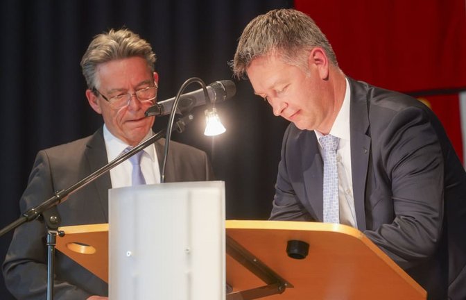 Tobias Pokrop (rechts) ist im Mai offiziell in das Amt des Rutesheimer Bürgermeisters eingesetzt worden. An der Verwaltungsspitze läuft in diesem Jahr das große Stühlerücken.<span class='image-autor'>Simon Granville</span>
