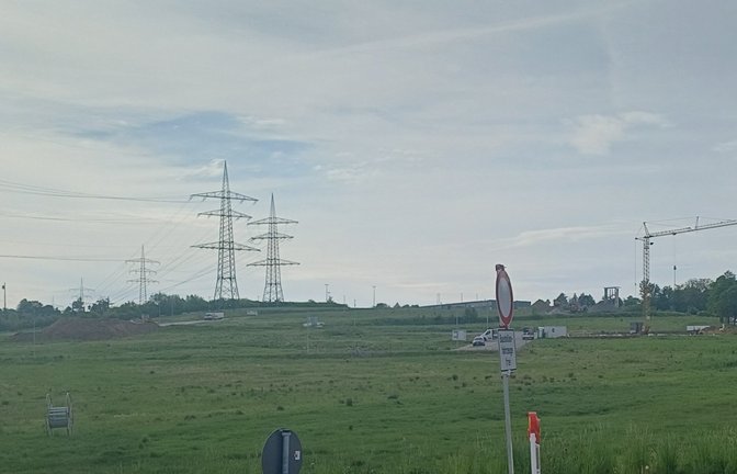 Im Gewerbegebiet Fuchsloch III mit insgesamt 29 Bauplätzen haben stellenweise schon Bauarbeiten begonnen.  <span class='image-autor'>Foto: Rücker</span>