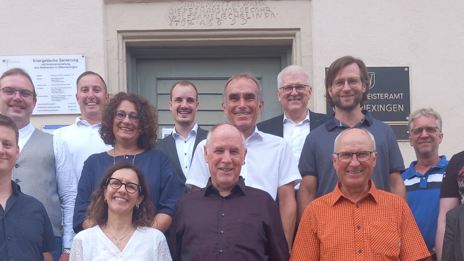 Die neuen Gemeinderäte in Oberrriexingen (hinten von links): Liam Oberdorfer, Lars Seemüller, der neue Bürgermeister Ron Keller und der Bürgermeister-Stellvertreter auf Zeit Gerd Maisch. Mitte von links: Tanja Klein, Erich Bannert, Alexander Rasp, Florian Ott, Markus Laier. Unten von links:  Moritz Fetzer, Anja Schäberle, Joachim Stecher, Roger Hess und Lisa Essich.  Foto: Glemser