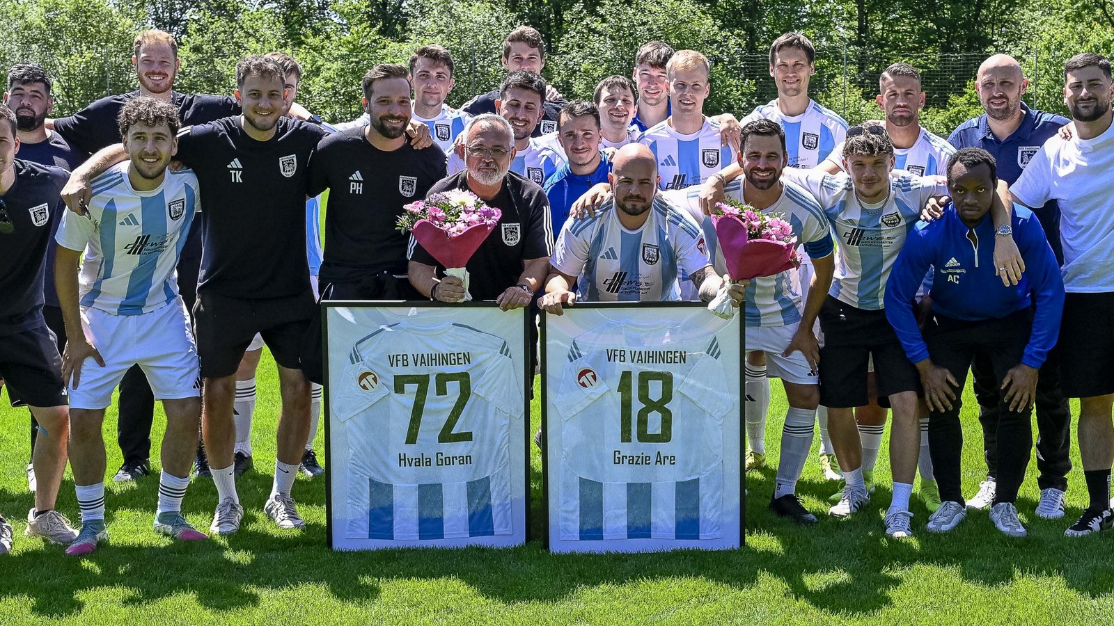 Ein letztes gemeinsames Meisterfoto der Fußballer des VfB Vaihingen. Foto: Leitner Ein letztes gemeinsames Meisterfoto der Fußballer des VfB Vaihingen. Foto: Leitner