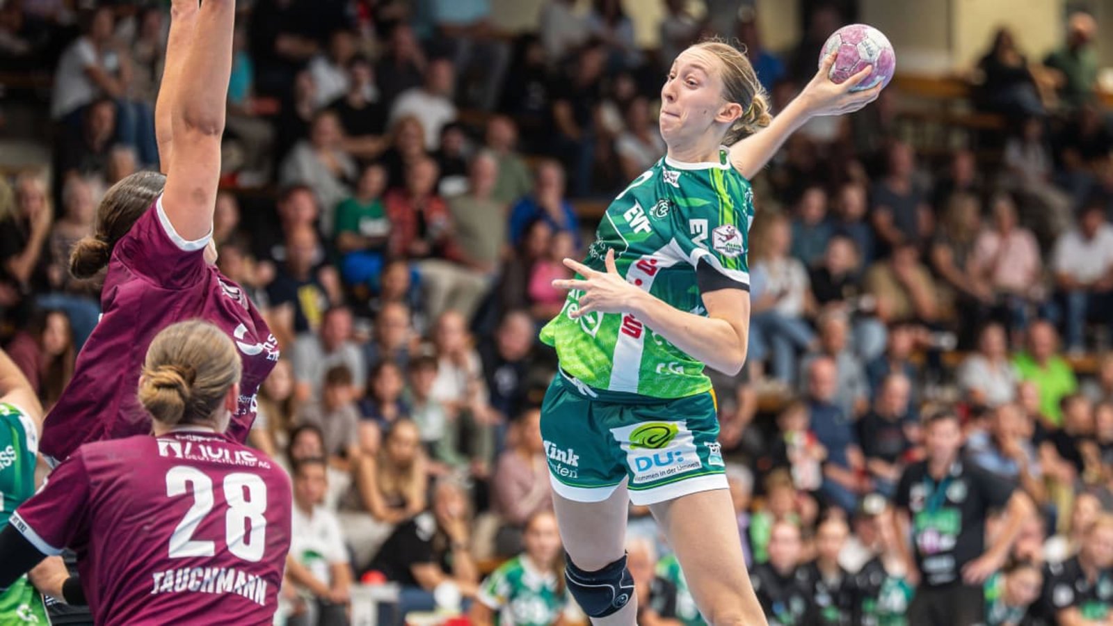 Matilda Ehlert muss mit Bundesligist Frisch Auf Göppingen die Hürde bei der SG Nürtingen-Zizishausen nehmen, dann fehlt noch ein Sieg bis zum Final Four in Stuttgart, an dem die Rückraumspielerin im Vorjahr mit der HSG Bensheim-Auerbach am Ball war.IMAGO/Eibner