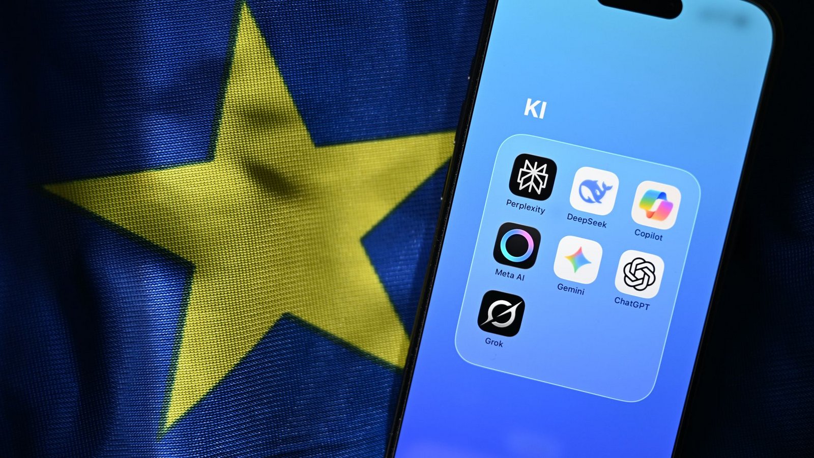 Die EU-Kommission setzt bald strengere Regeln für die Kennzeichnung von KI-Inhalten durch. (Symbolbild)Foto: Markus Lenhardt/dpa
