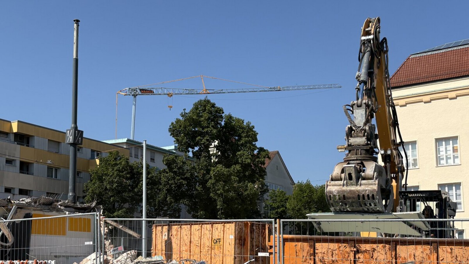 Vor der Kunstakademie haben die Arbeiten fürs Besucherzentrum begonnen.Foto: Milankovic Vor der Kunstakademie haben die Arbeiten fürs Besucherzentrum begonnen.Foto: Milankovic