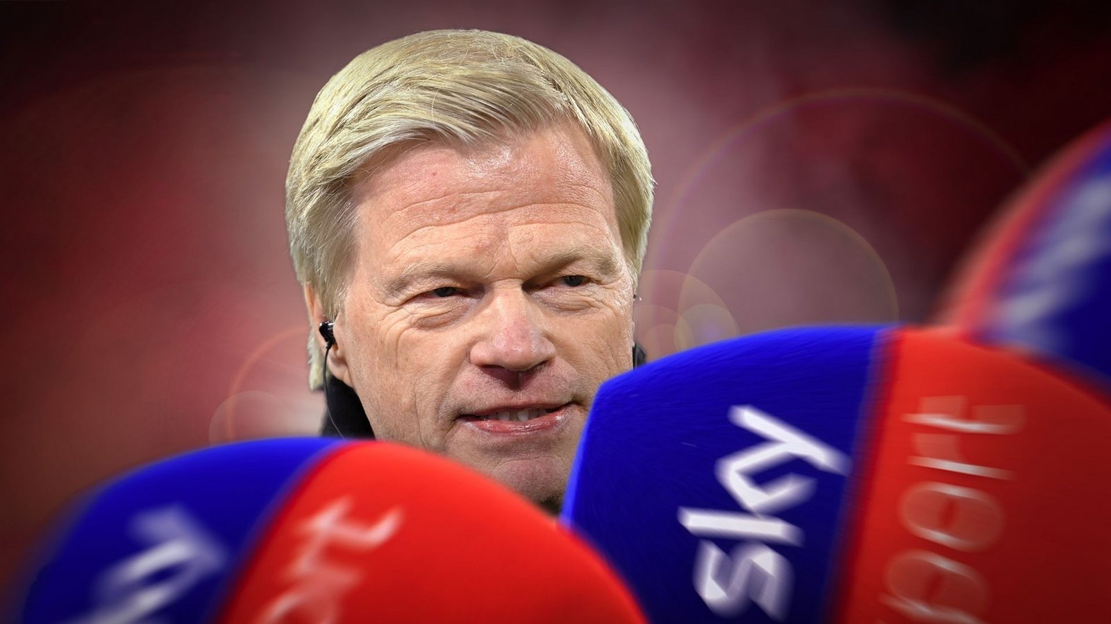 Oliver Kahn am Sky-Mikrofon.Foto: SvenSimon