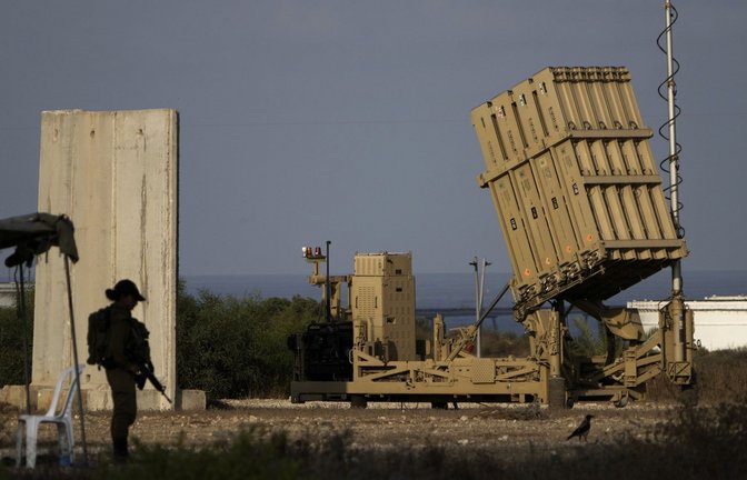 Batterie des israelischen Raketenabwehrsystems Iron Dome in Aschkelon: Israel ist in Alarmbereitschaft.<span class='image-autor'>Foto: dpa/Ariel Schalit</span>