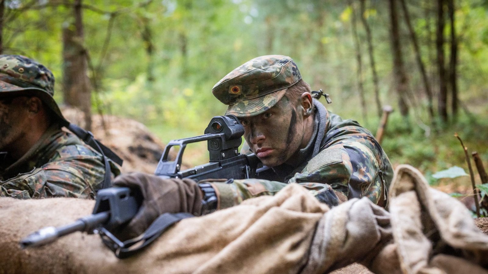 Ein Soldat der Bundeswehr übt den Einsatz mit der Waffe während der Ausbildung in Munster.Foto: epd/Detlef Heese Ein Soldat der Bundeswehr übt den Einsatz mit der Waffe während der Ausbildung in Munster.Foto: epd/Detlef Heese