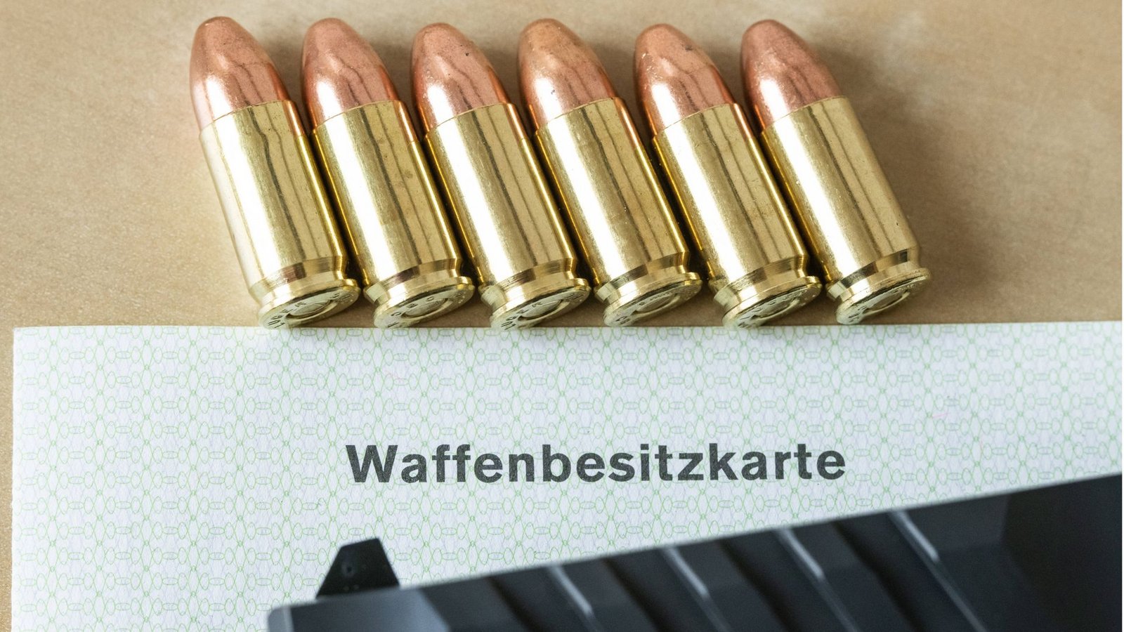 Jäger wie der mutmaßliche Täter von Albstadt brauchen eine Waffenbesitzkarte, um Waffen zu besitzen. (Symbolbild)Foto: imago//Silas Stein Jäger wie der mutmaßliche Täter von Albstadt brauchen eine Waffenbesitzkarte, um Waffen zu besitzen. (Symbolbild)Foto: imago//Silas Stein