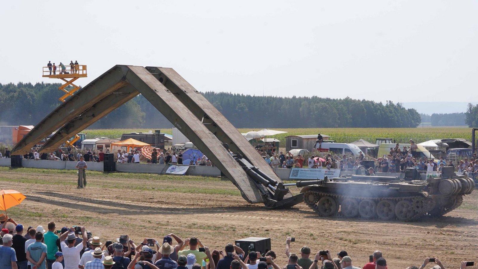 Renn-Trecker mit tausenden PS messen sich am Wochenende auf dem Festival beim sogenannten „Tractor Pulling“.Foto: Andreas Rosar/Fotoagentur-Stuttgart