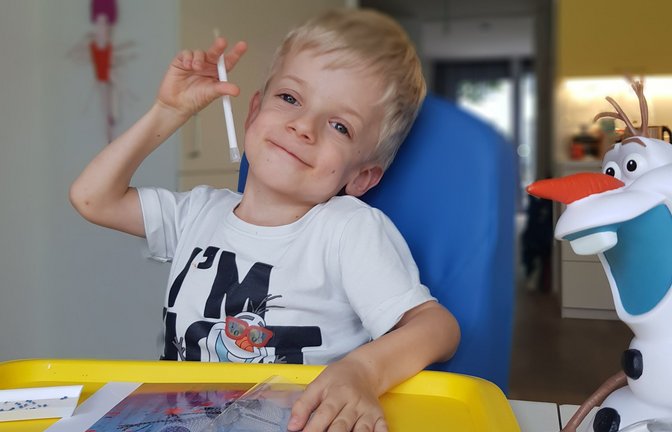 Philipp ist mit der genetischen Erkrankung Osteogenesis Imperfecta auf die Welt gekommen – auch Glasknochenkrankheit genannt – und sollte dringend operiert werden<span class='image-autor'>Foto: privat/Palm</span>