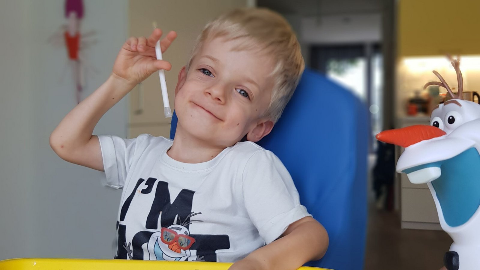 Philipp ist mit der genetischen Erkrankung Osteogenesis Imperfecta auf die Welt gekommen – auch Glasknochenkrankheit genannt – und sollte dringend operiert werdenFoto: privat/Palm Philipp ist mit der genetischen Erkrankung Osteogenesis Imperfecta auf die Welt gekommen – auch Glasknochenkrankheit genannt – und sollte dringend operiert werdenFoto: privat/Palm