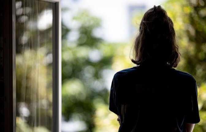 Die Pandemie  ging, die Einsamkeit ist geblieben. Vor allem junge Menschen fühlen sich belastet.<span class='image-autor'>Foto: dpa/Fabian Sommer</span>