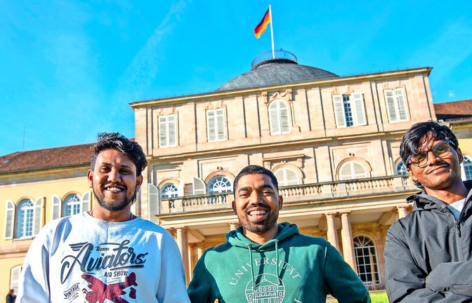 Primul Theja Bandarikanti, Uttej Chadaravalli und Saikumar Kuruva (von links) haben sich bewusst für ein Studium in Hohenheim entschieden – und hätten nie gedacht, dass es so schwierig sein würde, eine Wohnung zu finden.<span class='image-autor'>Foto: Lichtgut/Leif Piechowski</span>
