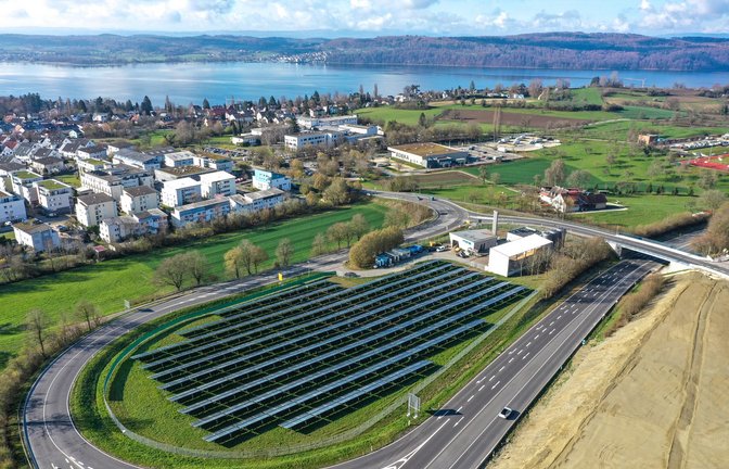Das neue Solarfeld soll auch das bereits bestehende Wohngebiet (links) und das Helios-Spital (oben) versorgen.<span class='image-autor'>Foto: Felix Kaestle/Felix Kaestle</span>