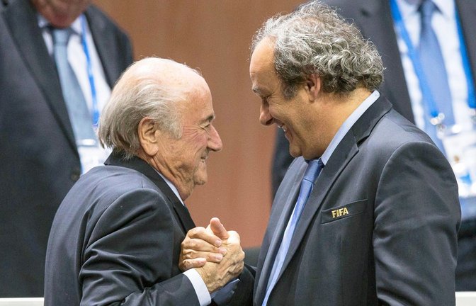 Die früheren Fußballfunktionäre Joseph Blatter und Michel Platini sind vom Schweizer Bundesstrafgericht in Bellinzona entlastet worden.<span class='image-autor'>Foto: Patrick B. Kraemer/epa/dpa</span>