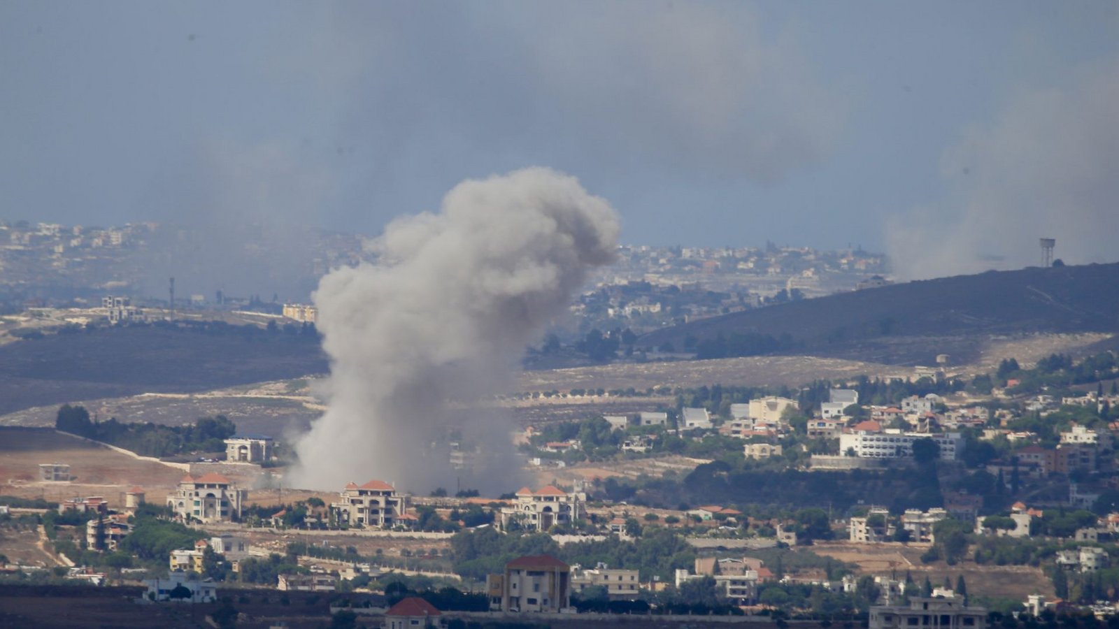 Rauch steigt nach Explosionen auf, die durch israelische Angriffe verursacht wurde (Archivfoto).Foto: Ali Hashisho/XinHua/dpa/Ali Hashisho