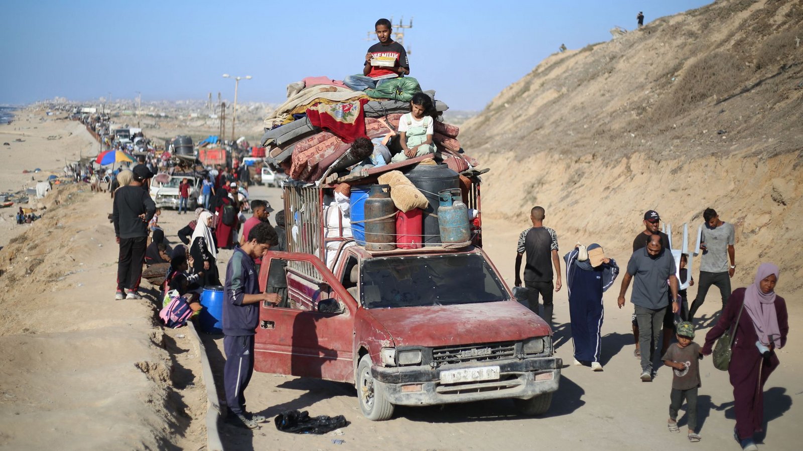 Aussicht auf Frieden? Palästinenser im Gazastreifen auf der Flucht in eine sogenannte Sicherheitszone.Foto: AFP Aussicht auf Frieden? Palästinenser im Gazastreifen auf der Flucht in eine sogenannte Sicherheitszone.Foto: AFP