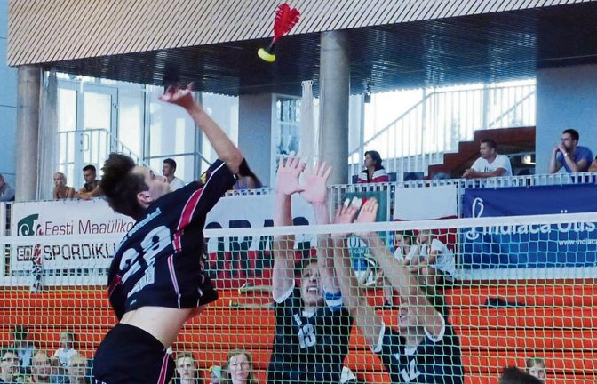 Im Finale der Jungen U 19 sind die Enzweihinger um Farin Sparmann (Mitte) den Bettendorfern auch körperlich unterlegen. Fotos: privat