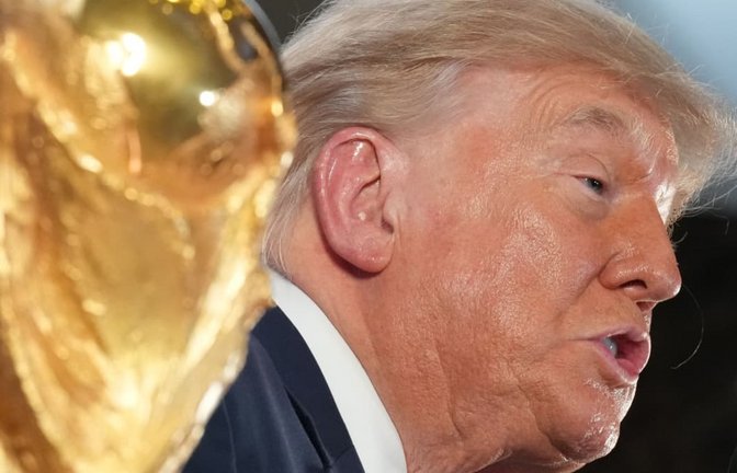 Der Druck auf Thomas Tuchel nimmt zu, nun muss sich Englands Trainer sogar zu taktischen Kommentaren von Donald Trump äußern (Archivfoto).<span class='image-autor'>Jacquelyn Martin/AP/dpa</span>