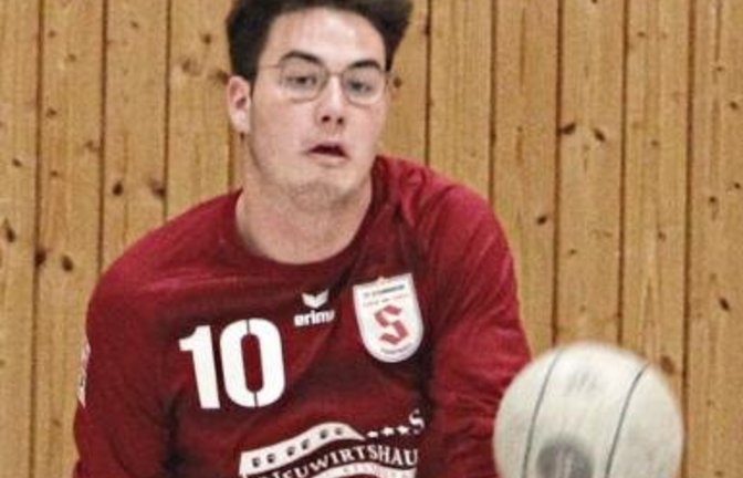 Sebastian Gayer folgte seinen Brüdern Maximilian und Christian 2018 vom TV Vaihingen zum TV Stammheim. Bei den Aufstiegsspielen zeigte der 18-Jährige hinten rechts eine solide Leistung.  Foto: Nachreiner