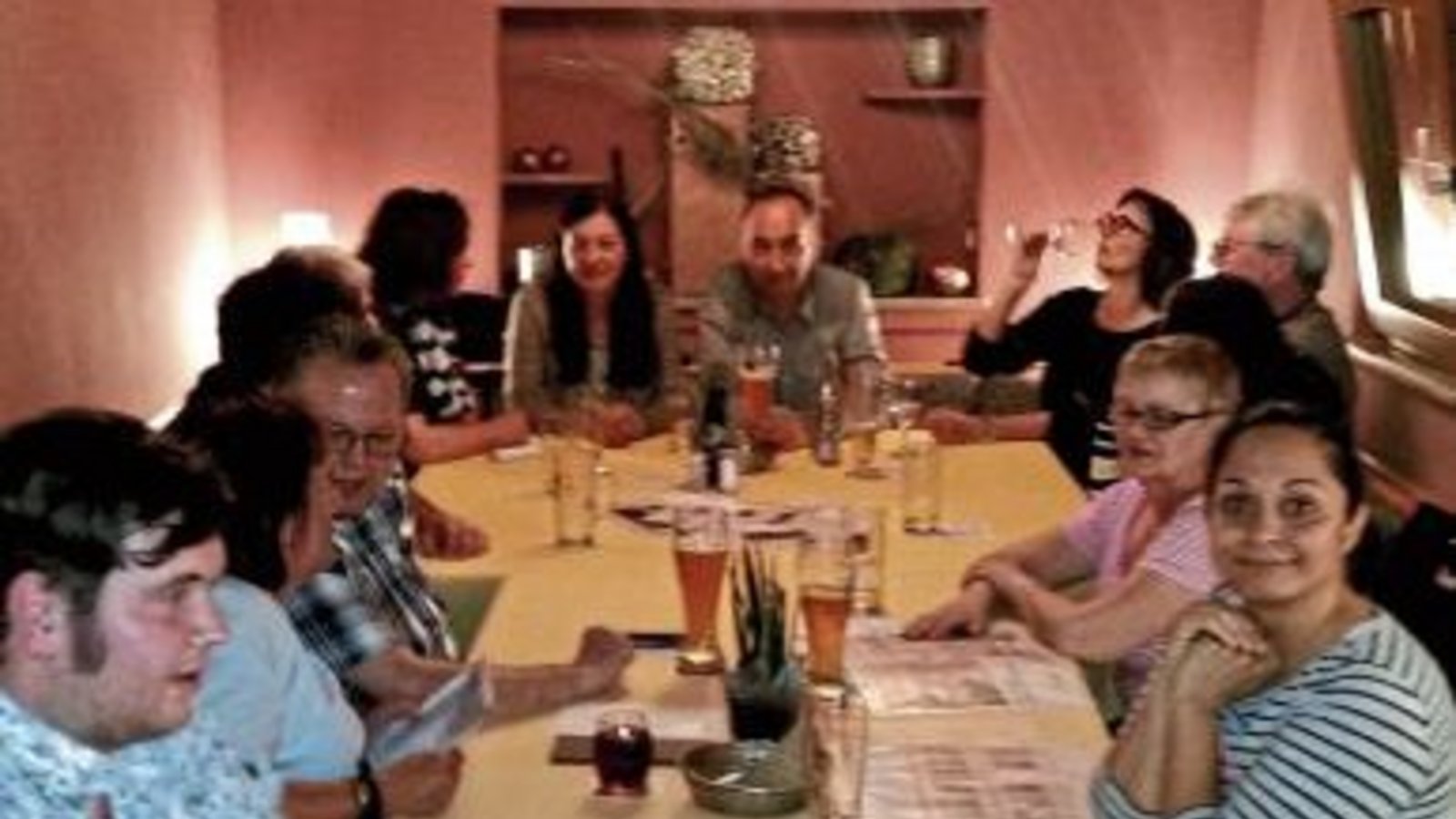 Gut besuchter Stammtisch. Foto: p Gut besuchter Stammtisch. Foto: p