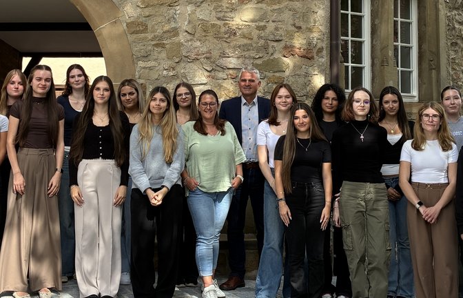 Start in einen neuen Abschnitt: Knapp 30 junge Frauen und Männer haben ihre Ausbildung bei der Stadtverwaltung Sachsenheim begonnen. <span class='image-autor'>Foto: p</span>
