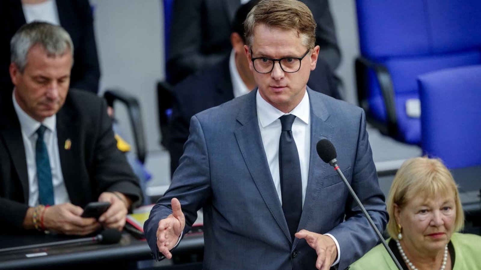 Es ist und bleibt ein Sparpaket. Gesundheitsminister Carsten Linnemann (CDU) kann die Änderungen in der Pflegeversicherung durch das Kabinett bringen.Kay Nietfeld/dpa