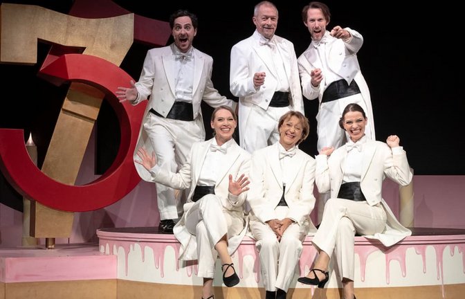 Das Ensemble der Produktion "Der 75. Geburtstag" in der Komödie im Marquardt<span class='image-autor'>Schauspielbühnen/Tobias Metz</span>