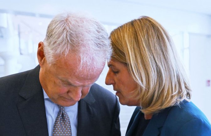 Verhandlungsführer im vertraulichen Austausch: Der Südwestmetall-Vorsitzende Peter Sebastian Krause und IG-Metall-Bezirksleiterin Barbara Resch.<span class='image-autor'>Marijan Murat/dpa</span>