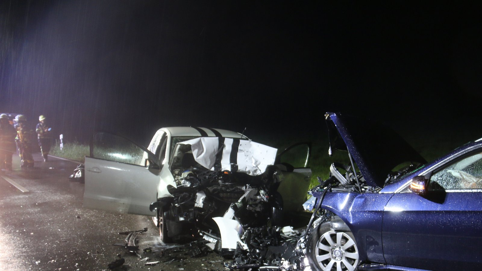 Am Mittwochabend kommt es zwischen Hohenhaslach und Sachsenheim zu einem schweren Unfall. Foto: Rücker Am Mittwochabend kommt es zwischen Hohenhaslach und Sachsenheim zu einem schweren Unfall. Foto: Rücker