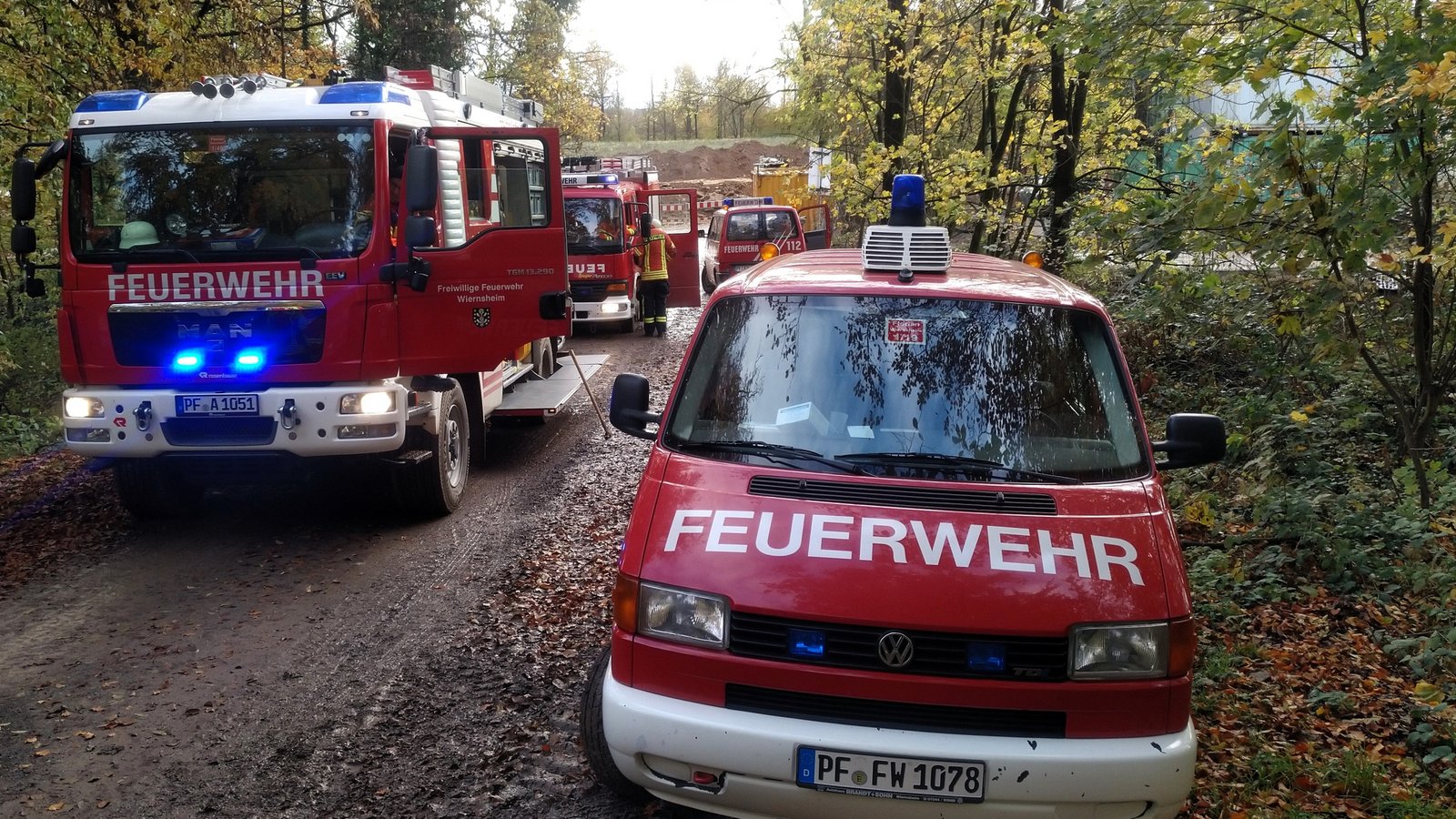 Zu 1731 Einsätzen rückte die Feuerwehr im Enzkreis im vergangenen Jahr aus, wie hier im November 2023 bei einem Gefahrenstoffeinsatz am Wiernsheimer Waldrand.  Foto: VKZ-Archiv