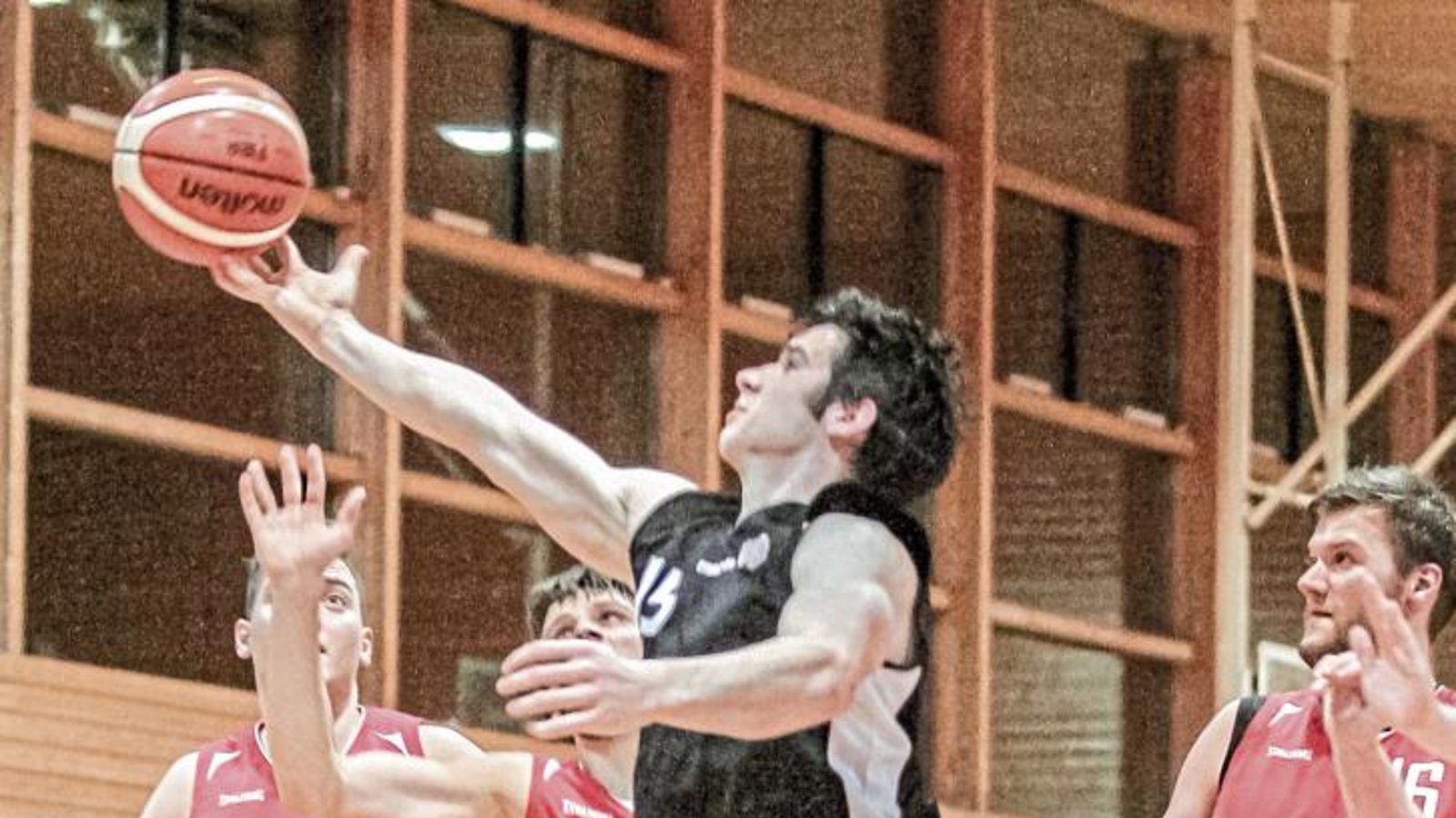 Lennard Schurr erlebt mit den BSG-Basketballern in dieser Saison einen Höhenflug. Foto: Simecek Lennard Schurr erlebt mit den BSG-Basketballern in dieser Saison einen Höhenflug. Foto: Simecek