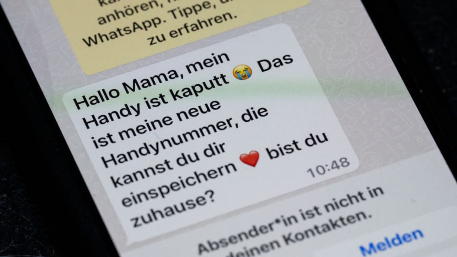 Nach der Kriminalitätsstatik des BKA wurden 2024 in Deutschland 6656 Fälle von Enkeltrick-Betrug gemeldet. Davon sind 1527 Fälle aufgeklärt worden.Sebastian Gollnow/dpa Nach der Kriminalitätsstatik des BKA wurden 2024 in Deutschland 6656 Fälle von Enkeltrick-Betrug gemeldet. Davon sind 1527 Fälle aufgeklärt worden.Sebastian Gollnow/dpa