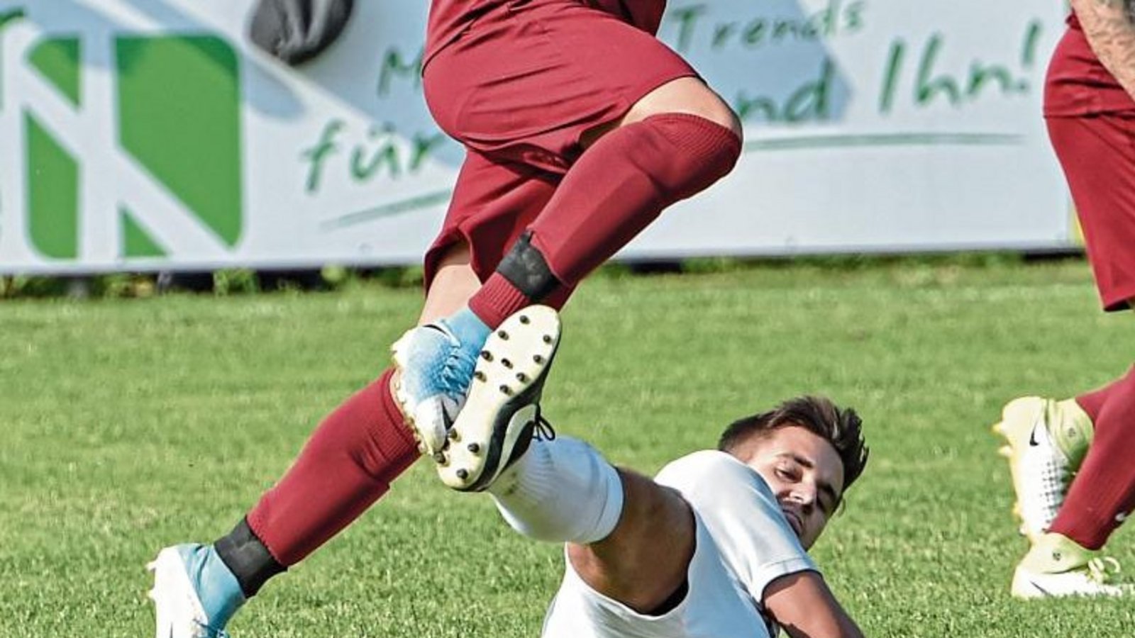 Cihat Aytac (oben) „kann man nachts um zwei wecken , und er spielt unser System – so hat er es verinnerlicht“, lobt Trainer Rico Scheurich seinen Mittelfeldstrategen. Foto: Leitner