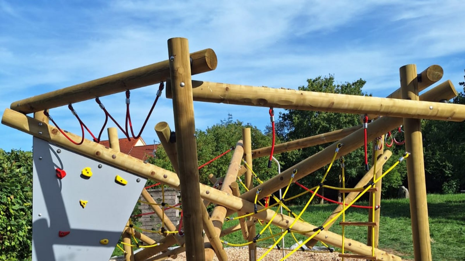 Noch mehr Spiel und Spaß am Sepp-Spielplatz in Horrheim. Das Agenda-Projekt hat dank der großen Spendenbereitschaft jetzt auch ein neues Klettergerüst bekommen, um so noch mehr Möglichkeiten für kleine und große Abenteurer zu haben. Foto: p