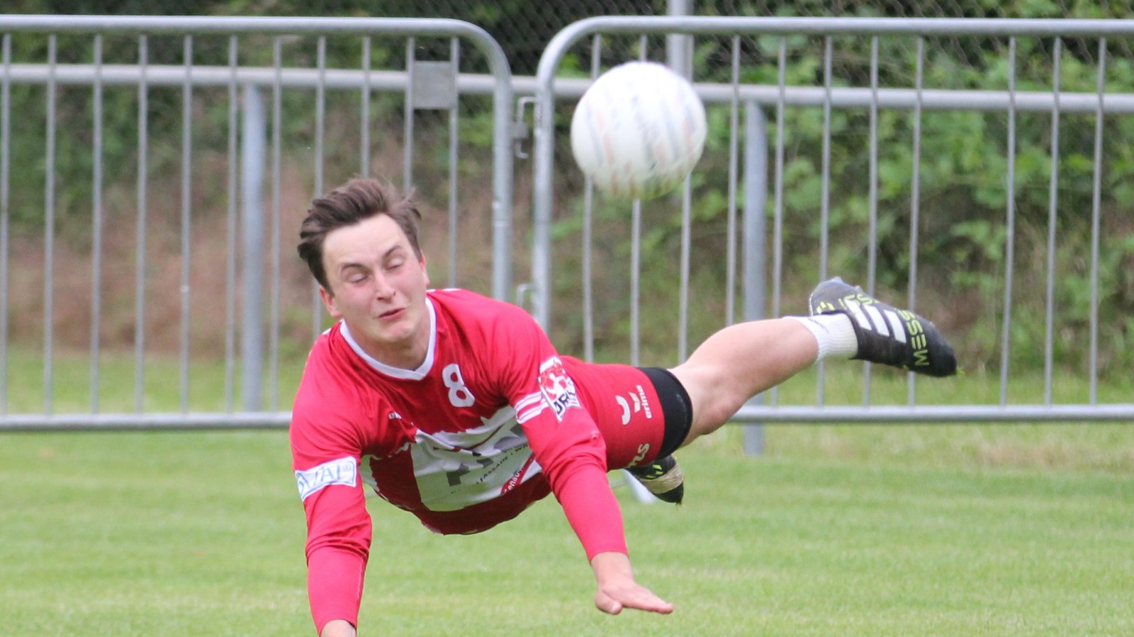 Voller Einsatz ist von Jacob Jungclaussen gegen den TSV Calw gefragt. Foto: Dittrich