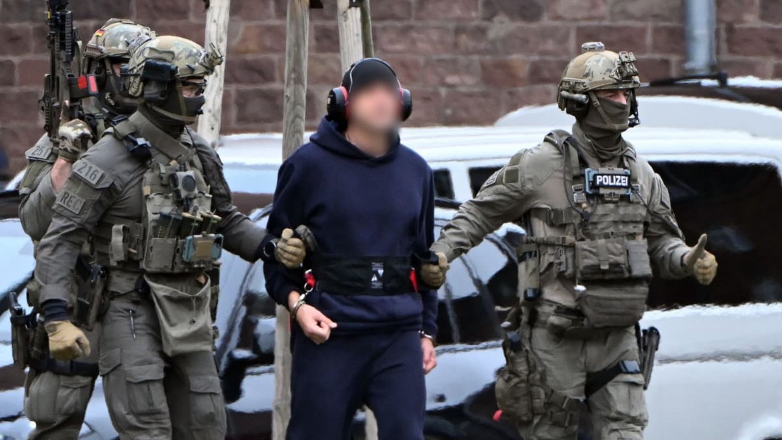 Anschlag auf Befehl aus Kiew? Im November des vergangenen Jahres wurde Serhij K., der mögliche Anführer der Nord-Stream Attentäter, zur Haftprüfung am Bundesgerichtshof nach Karlsruhe gebracht.Uli Deck/dpa Anschlag auf Befehl aus Kiew? Im November des vergangenen Jahres wurde Serhij K., der mögliche Anführer der Nord-Stream Attentäter, zur Haftprüfung am Bundesgerichtshof nach Karlsruhe gebracht.Uli Deck/dpa