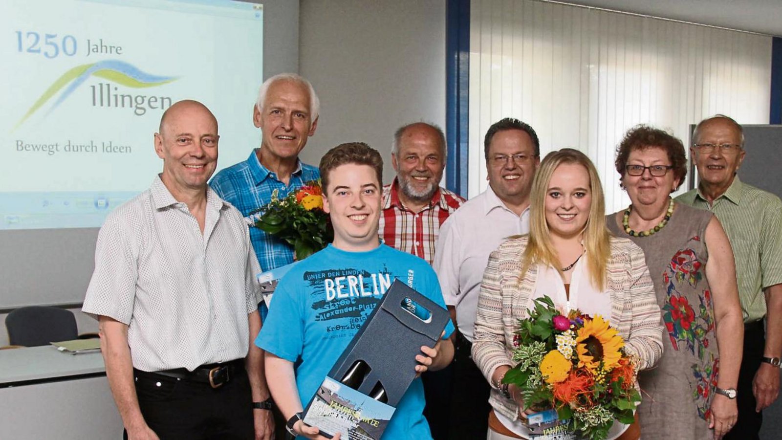 Gemeinsam zum Logo für das 1250-jährige Bestehen der Gemeinde Illingen (von links): Thomas Knodel, Armin Pauli, Simon Riesterer, AK-Vorsitzender Klaus Kluge, AK-Mitglied Reimund Scheytt, Tanja Scheytt, Verwaltungsmitarbeiterin Margrit Gaupp und AK-Mitglied Ralf Davids. Foto: Elsässer Gemeinsam zum Logo für das 1250-jährige Bestehen der Gemeinde Illingen (von links): Thomas Knodel, Armin Pauli, Simon Riesterer, AK-Vorsitzender Klaus Kluge, AK-Mitglied Reimund Scheytt, Tanja Scheytt, Verwaltungsmitarbeiterin Margrit Gaupp und AK-Mitglied Ralf Davids. Foto: Elsässer