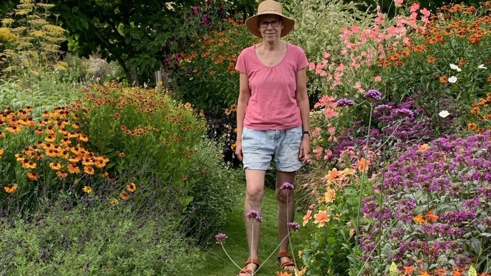 Unsere Kolumnistin Elisabeth Kabatek im Open Garden von Phil Jones in North Wales<span class='image-autor'>Elisabeth Kabatek</span>
