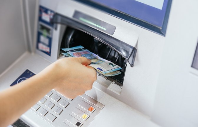 So zahlen Sie Geld auf Ihr Konto ein.<span class='image-autor'>Foto: AdriaVidal / shutterstock.com</span>