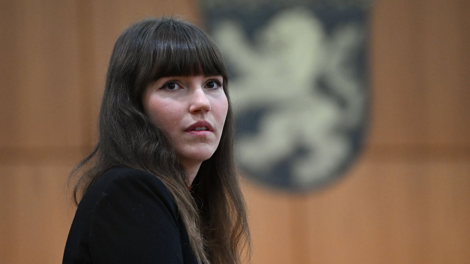 Die Letzte Generation-Sprecherin Carla Hinrichs im Gerichtssaal in FrankfurtFoto: dpa/Arne Dedert