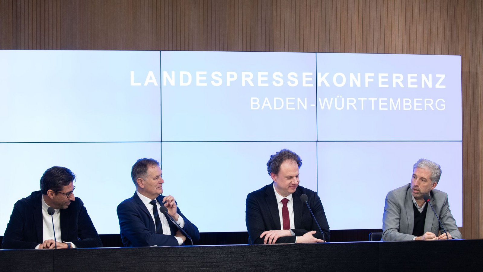 Die Oberbürgermeister Matthias Klopfer (SPD, Esslingen), Richard Arnold (CDU, Schwäbisch Gmünd), Matthias Knecht (Ludwigsburg), Boris Palmer (Tübingen).Foto: Lichtgut/Leif Piechowski Die Oberbürgermeister Matthias Klopfer (SPD, Esslingen), Richard Arnold (CDU, Schwäbisch Gmünd), Matthias Knecht (Ludwigsburg), Boris Palmer (Tübingen).Foto: Lichtgut/Leif Piechowski