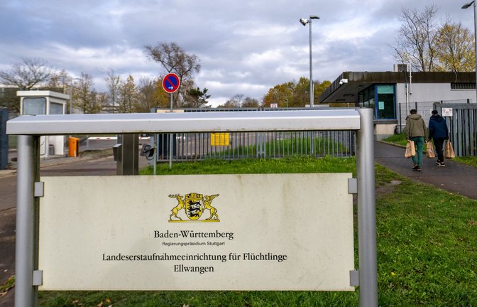 Die Landeserstaufnahme für Flüchtlinge in Ellwangen kann bis Ende 2025 betrieben werden. Das Land sucht Ersatz.<span class='image-autor'>Foto: dpa/Stefan Puchner</span>