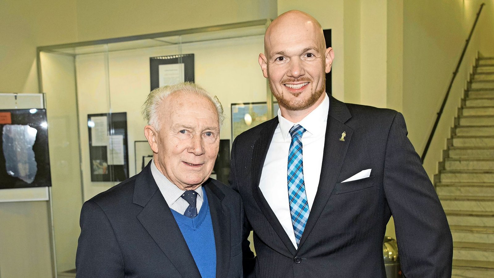 Männer mit Allerfahrung: Sigmund Jähn (li.) und Alexander Gerst.Foto: dpa/Jörg Carstensen Männer mit Allerfahrung: Sigmund Jähn (li.) und Alexander Gerst.Foto: dpa/Jörg Carstensen