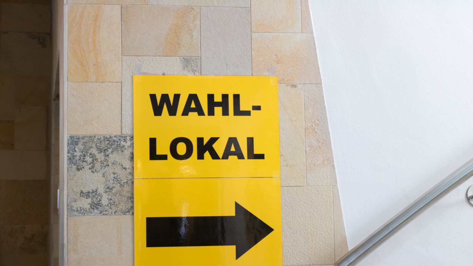 Das sind die Öffnungszeiten der Wahllokale 2025.Foto: Flugklick / shutterstock.com Das sind die Öffnungszeiten der Wahllokale 2025.Foto: Flugklick / shutterstock.com