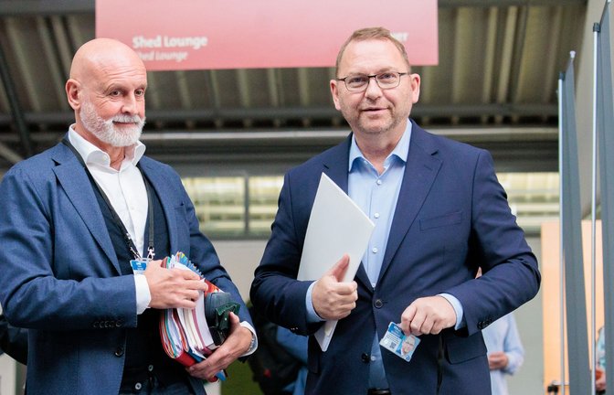 Erfolgreich in Potsdam verhandelt: Beamtenbund-Chef Volker Geyer (links) und der Verdi-Vorsitzende Frank Werneke.<span class='image-autor'>Foto: Carsten Koall/dpa</span>
