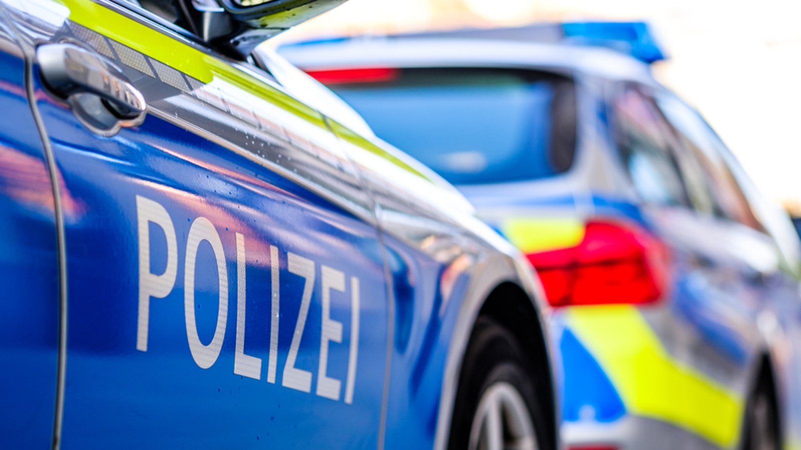 Nach tödlichen Schüssen in Stade ermittelt die Polizei zu den Hintergründen der Tat. Noch ist vieles unklar – doch erste Details zum Einsatz in der Dankersstraße sind bekannt.Foto: FooTToo / Shutterstock.com